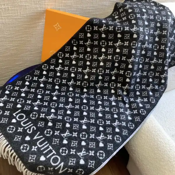 Aaa replica ru LOUIS VUITTON GAME ON SCARF 0124