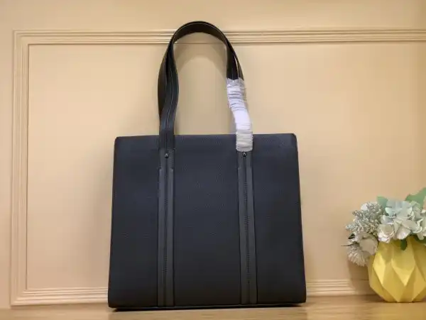 LOUIS VUITTON  Aerogram Tote 0122