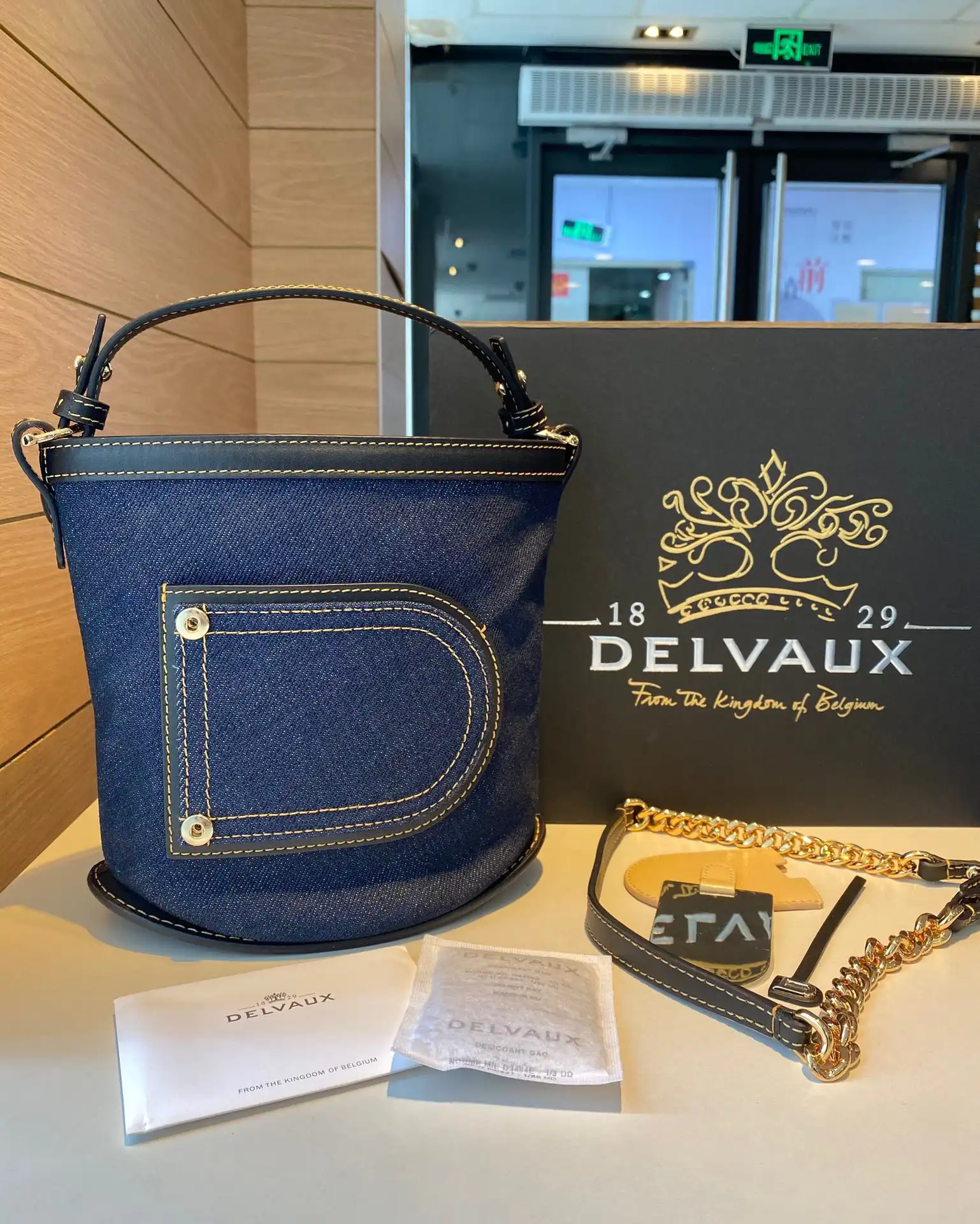 DELVAUX Pin Mini Bucket 0127