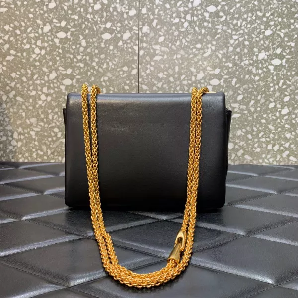 Aaa replica bags VALENTINO ONE STUD BAG WITH CHAIN 0117