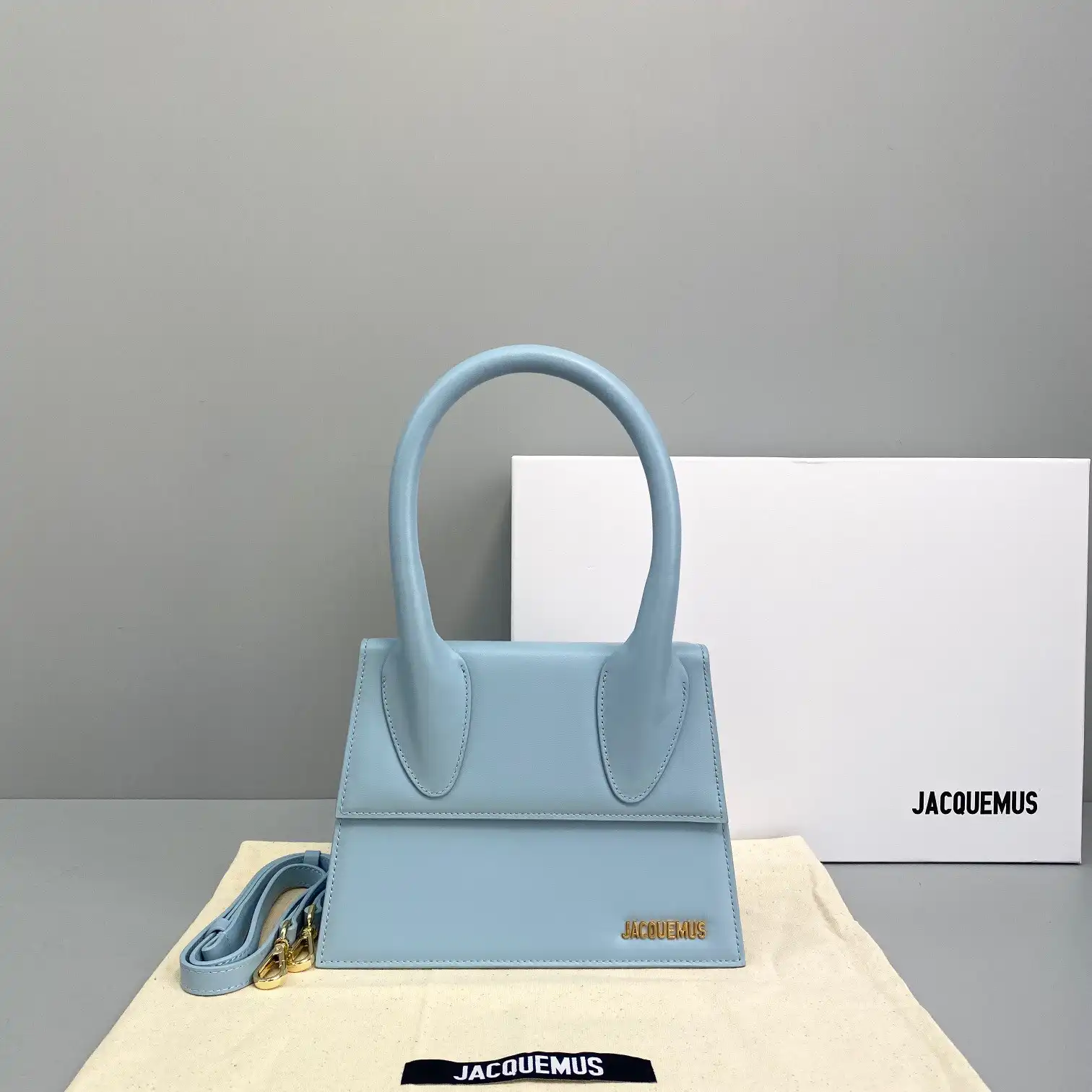 JACQUEMUS Le grand Chiquito 0127