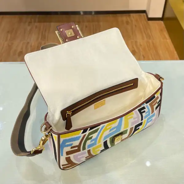 Aaa replica bags FENDI BAGUETTE 0125