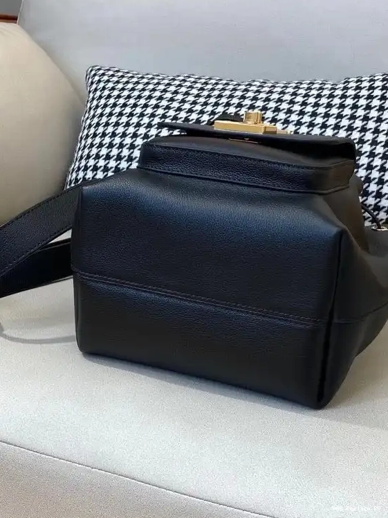 Aaa replica ru VUITTON LOUIS LOCKME BUCKET 0209