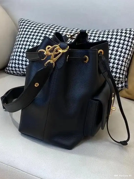 Aaa replica ru VUITTON LOUIS LOCKME BUCKET 0209