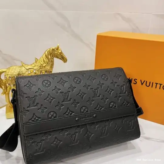 MESSENGER SPRING LOUIS VUITTON 0224