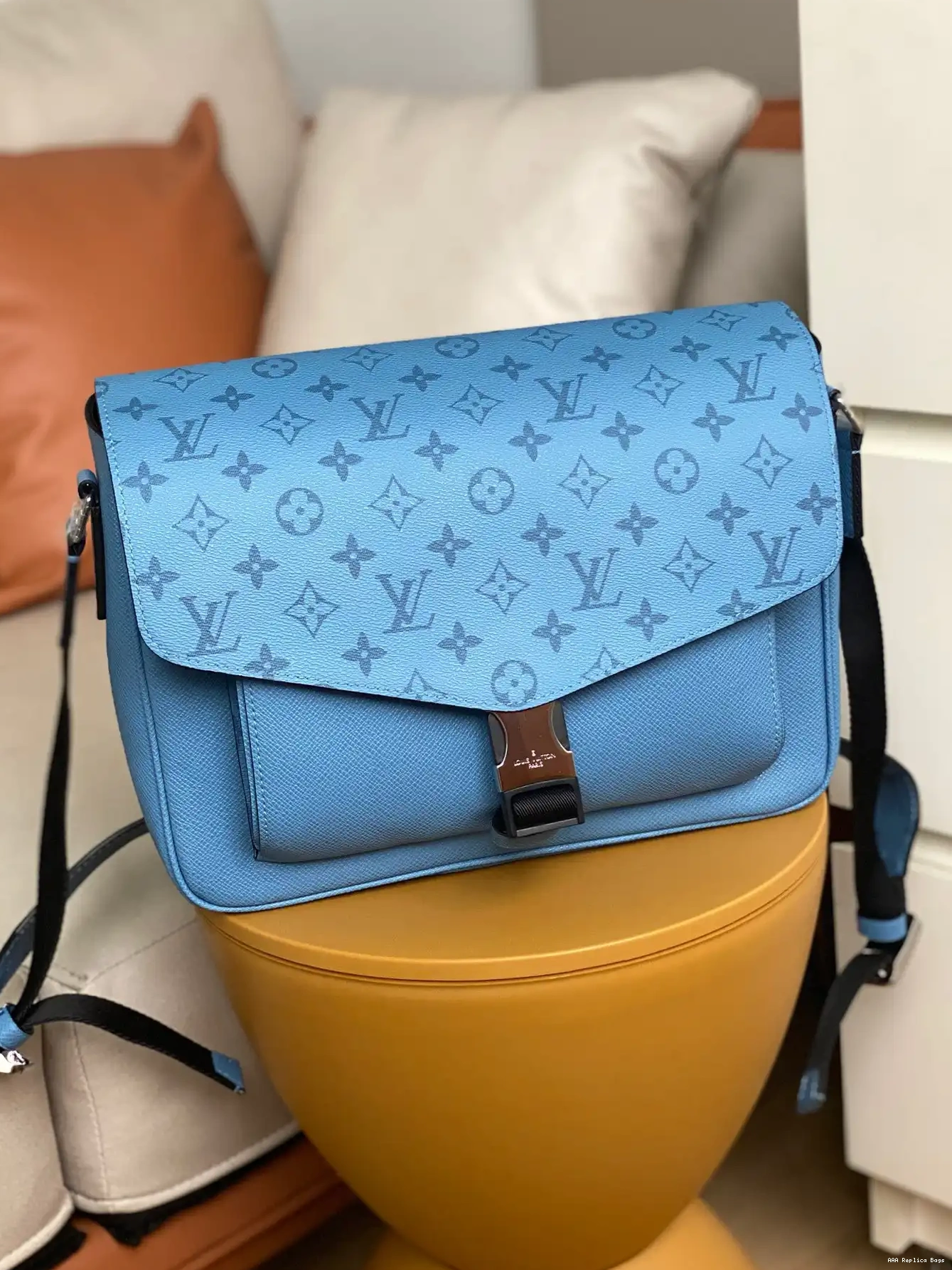 Aaa replica ru LOUIS MESSENGER NEW VUITTON 0214