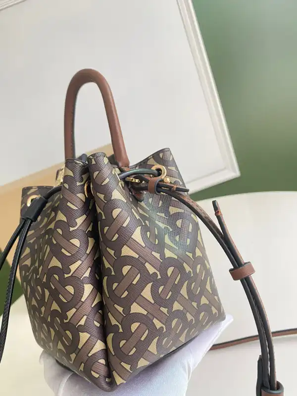 Aaa replica ru BURBERRY Bucket Bag 0205