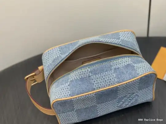 Aaa replica bags LOCKER bag-23*13*12CM DOPP KIT LOUIS VUITTON 0219