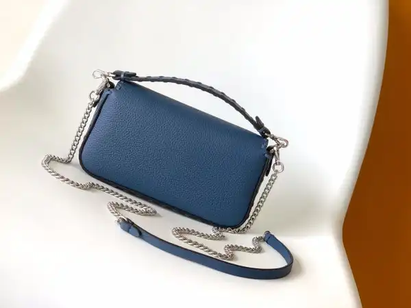 Aaa replica ru FENDI BAGUETTE-20*5*13CM 0202