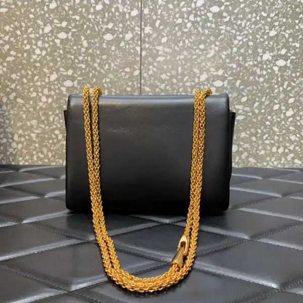 Aaa replica ru VALENTINO ONE STUD BAG WITH CHAIN 0206