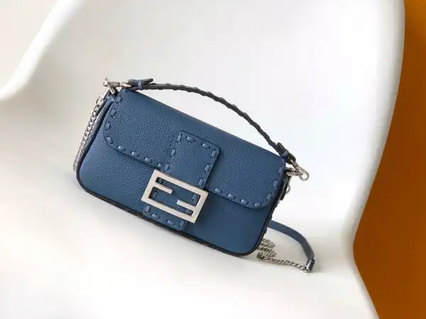 Aaa replica ru FENDI BAGUETTE-20*5*13CM 0202